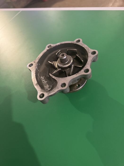 Помпа на Hyundai Terracan (Хендай Терракан)