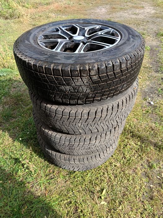 Колеса на Mitsubishi Outlander  3. Разом з шинами  bridgestone blizzak