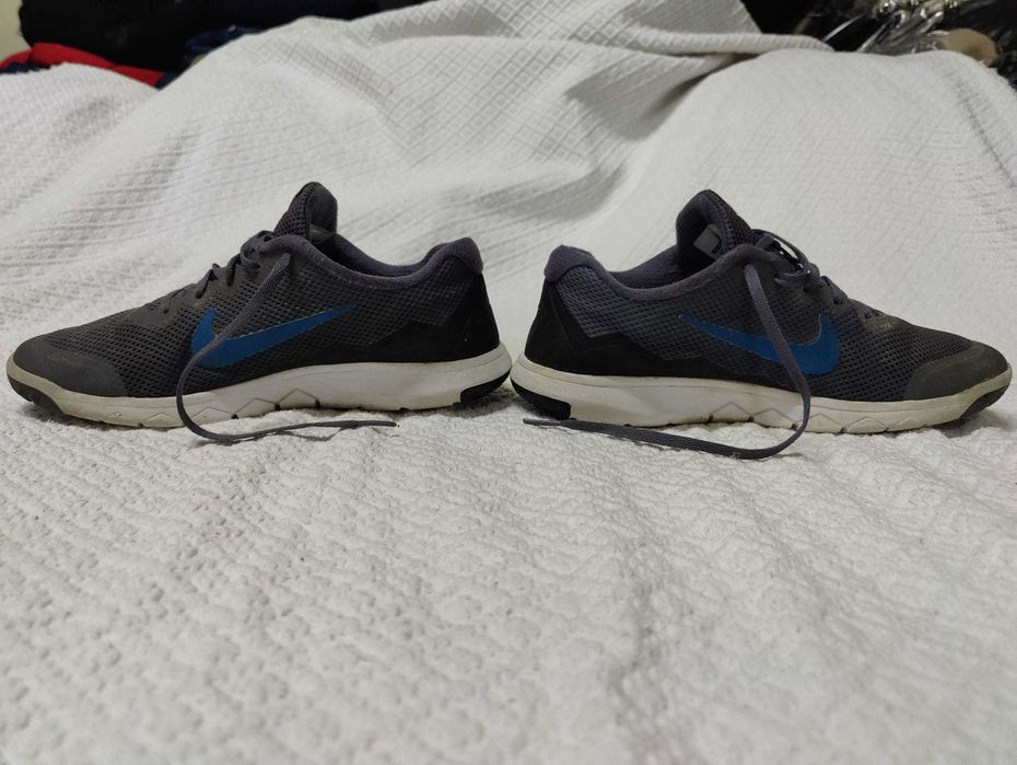 Sapatilhas Nike tam. 42 em bom estado.