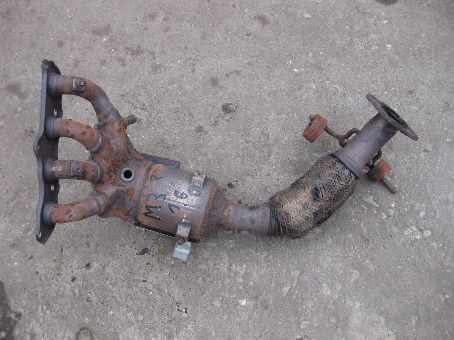 Коллектор выпускной катализатор колектор випускний Мазда Mazda 3