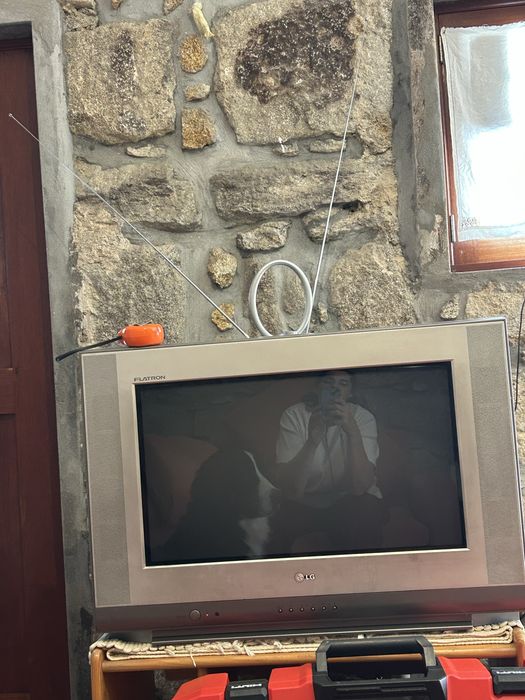 Televisão LG Flatron CRT 28” com comando original