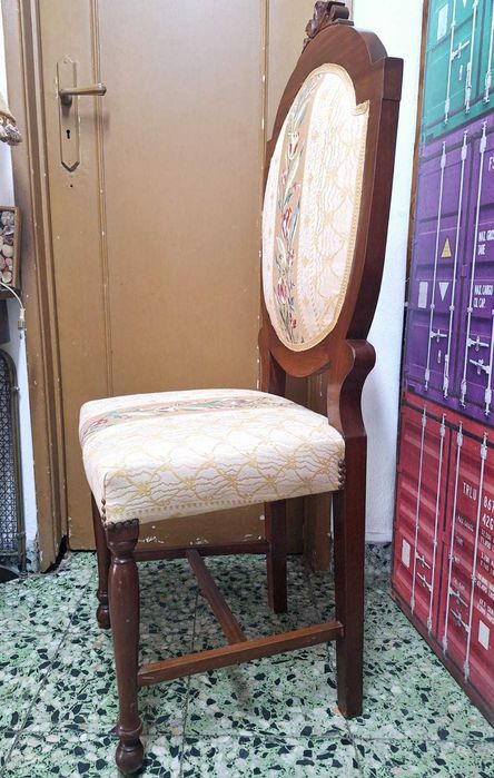 Cadeira antiga de madeira estofada. Antique Upholstered wooden chair