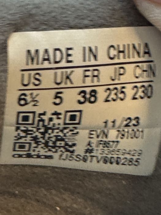 Кроссовки Adidas НОВЫЕ - 37 размер в НАЛИЧИИ