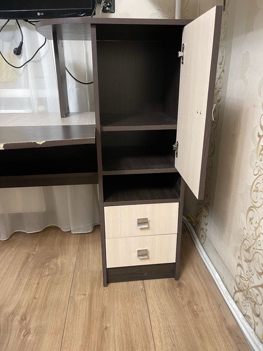 Компʼютерний стіл / Письмовий стіл