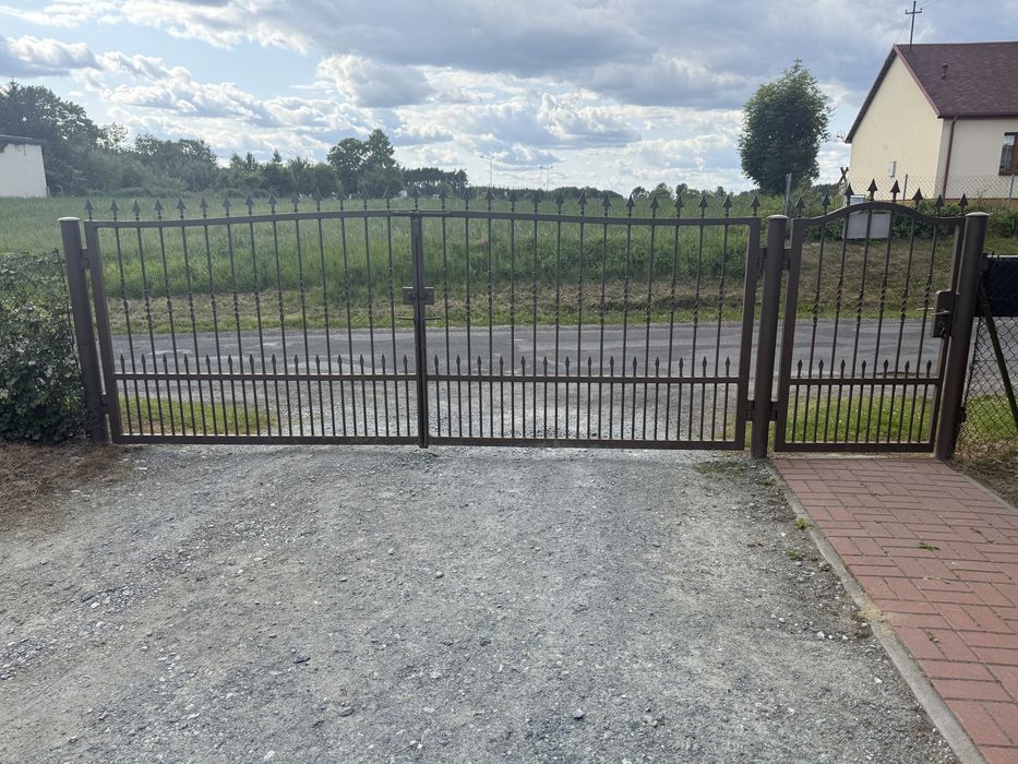 Brama wjazdowa z furtką