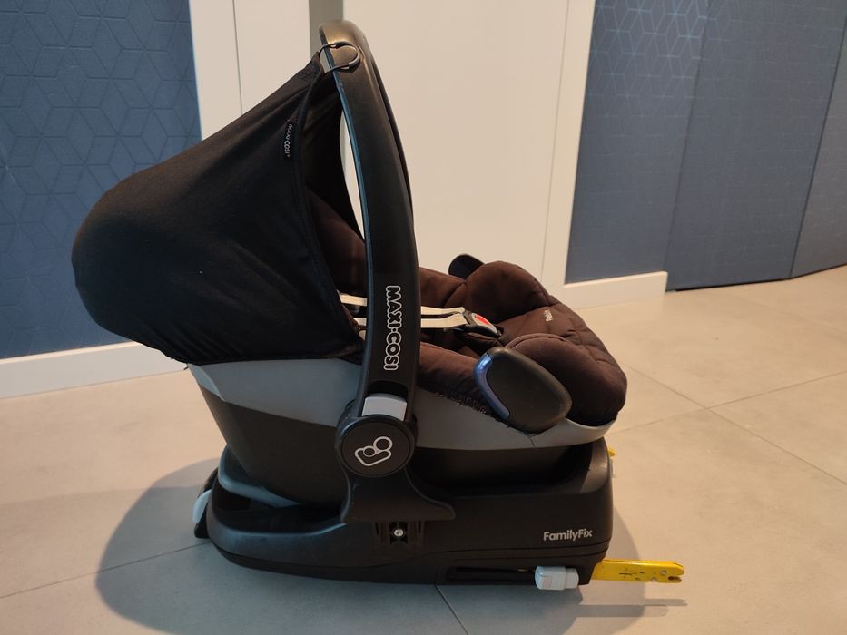 Fotelik samochodowy z bazą