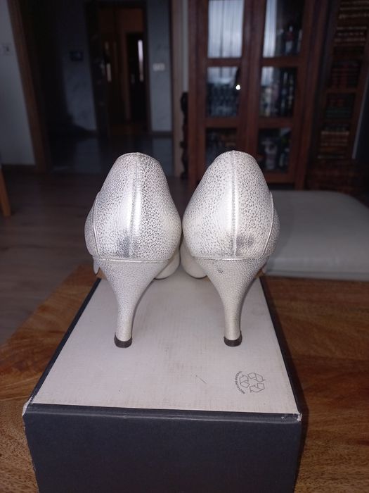 Piękne perłowe szpilki 38.5