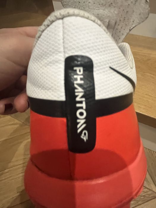 Białe korki Nike Phantom GT w rozmiarze 40 (US 7).m