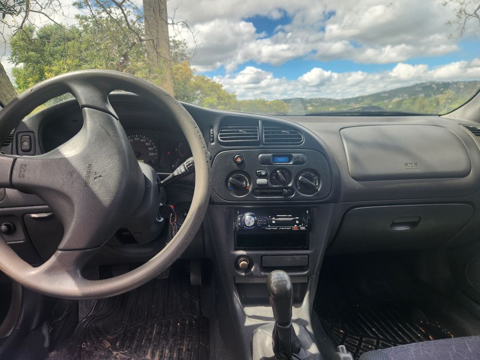 Mitsubishi colt V