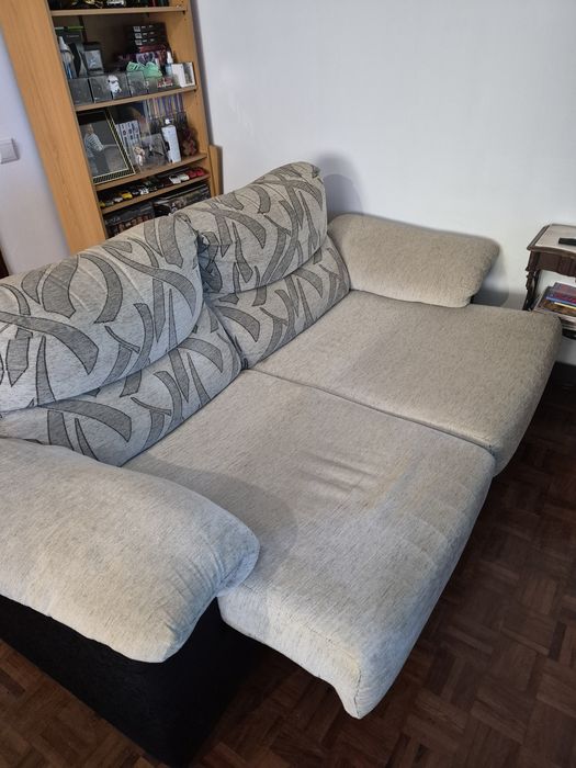 Sofá cama de dois lugares em tecido