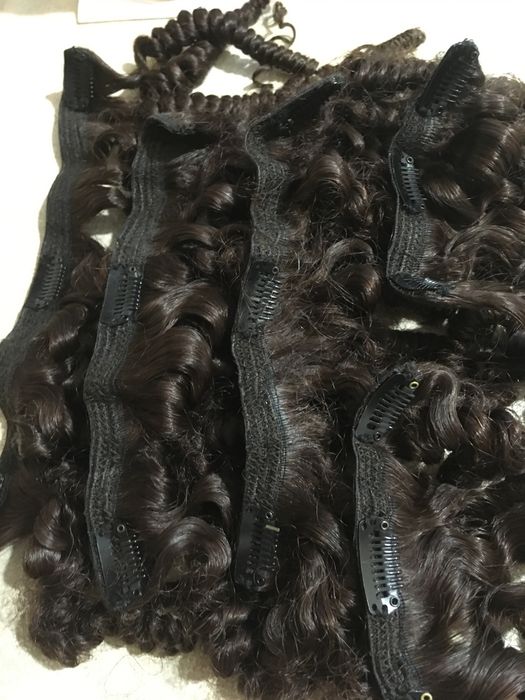 Натуральные волосы.