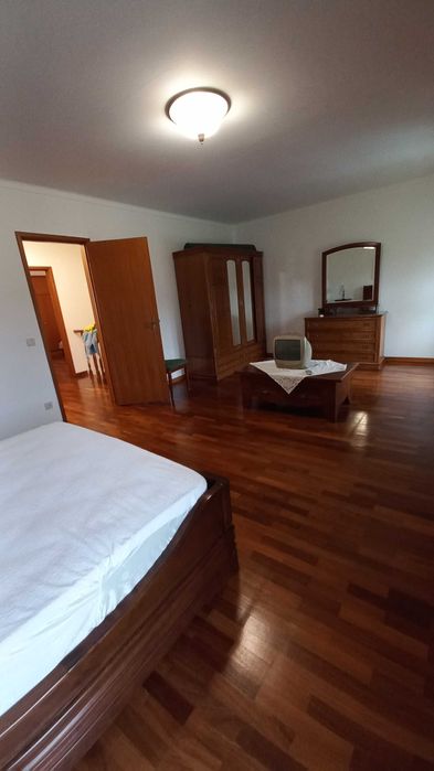 Moradia RC, 1º andar e quintal em Évora