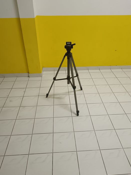 Vendo tripé para câmera