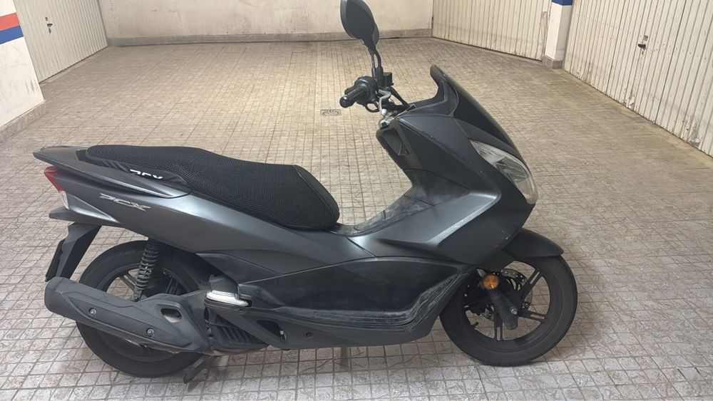 Honda pcx 125.