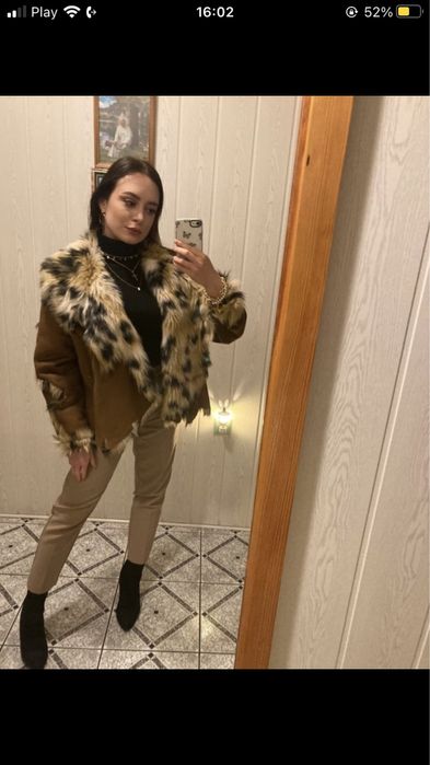 Brązowe beżowe czarne białe futro kurka płaszczyk z futrem