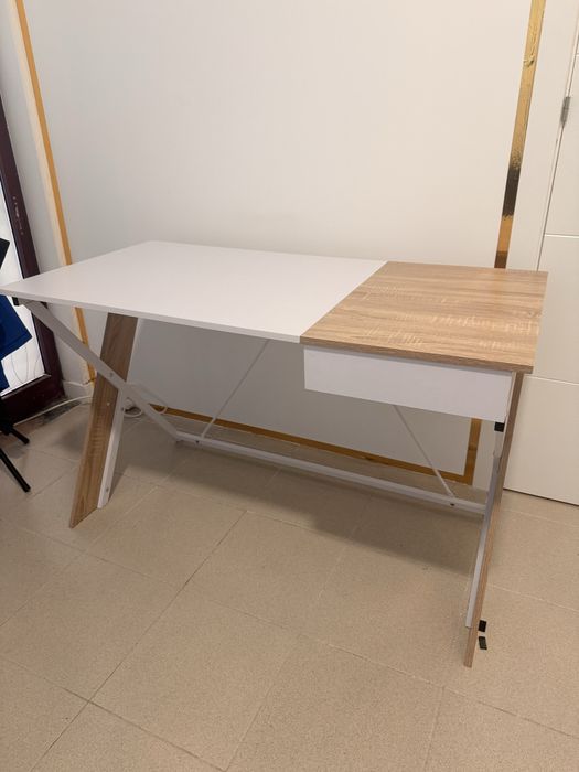 Secretaria como nova