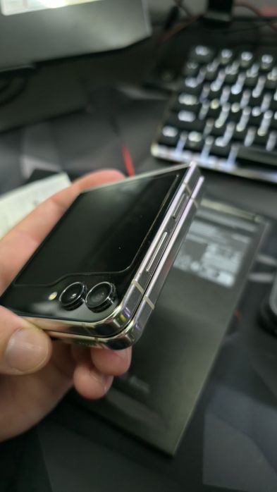Samsung galaxy Z Flip 5
