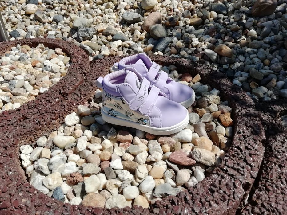 Buty sportowe dla dziewczynki nr 24