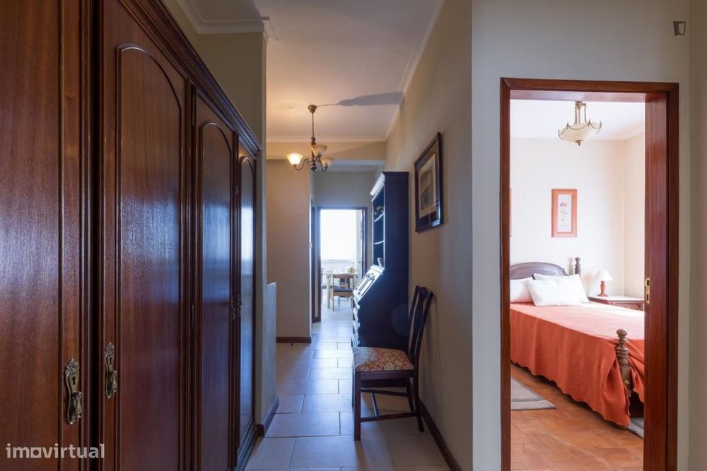 Quarto - localizado em Valongo Porto
