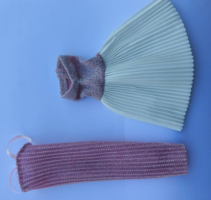 Lote de Roupas e Acessórios para Boneca (Tipo Barbie)