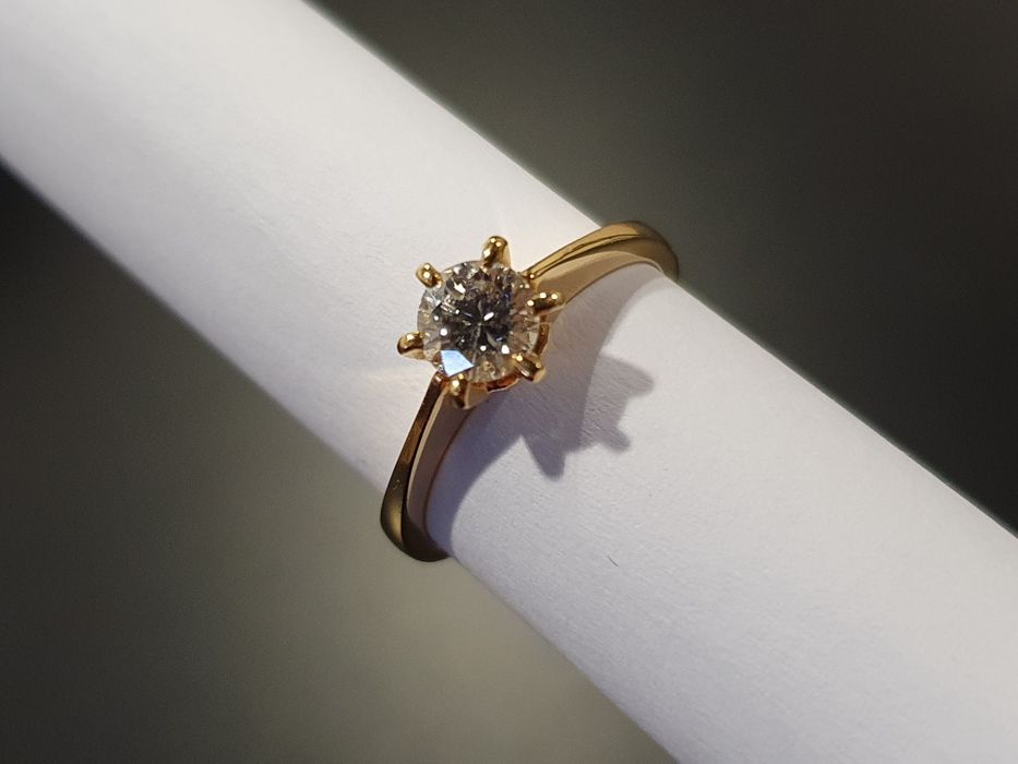 Anel noivado solitário | diamante 0.5 ct e ouro | oportunidade