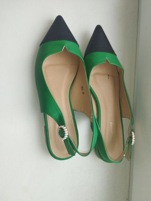 Продам женские босоножки