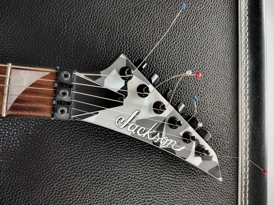 Gitara Jackson X Series Soloist SLX DX Camo, podstrunnica Laurel, Winter Camo