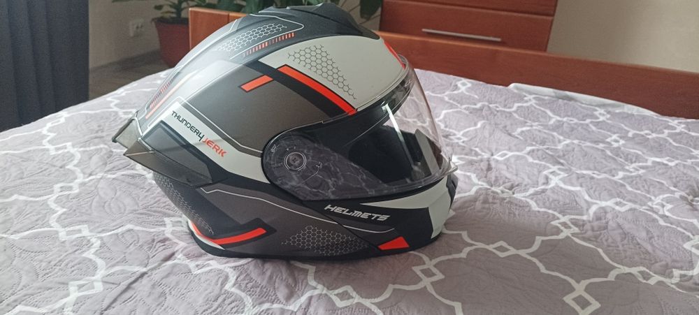 Продам мотошолом в гарному стані