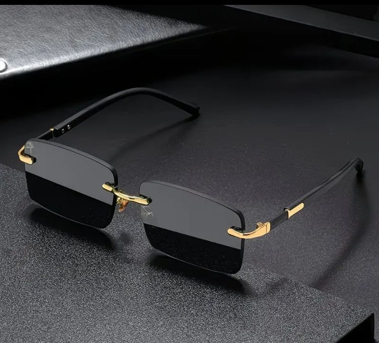 Стильна трендова жіноча куртка розмірL, трендові окуляри та сумка