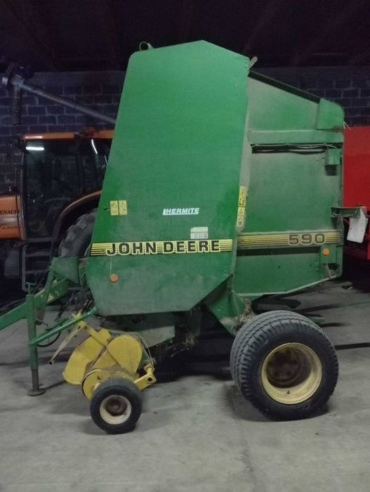 Prasa John Deere 590