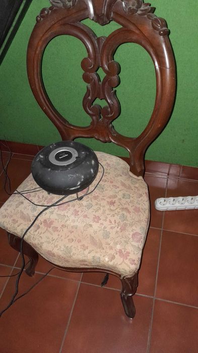 Mobília antiga sofá e cadeiroes