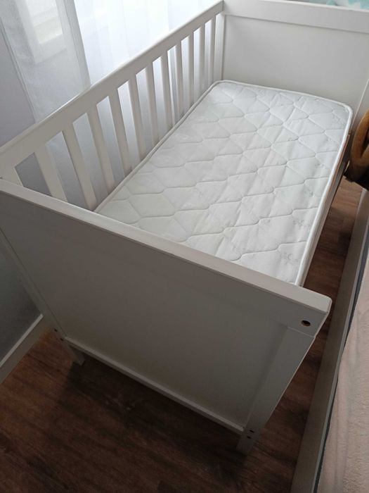 Berço Sundvik + Colchão de molas + Barra proteção lateral Vikare