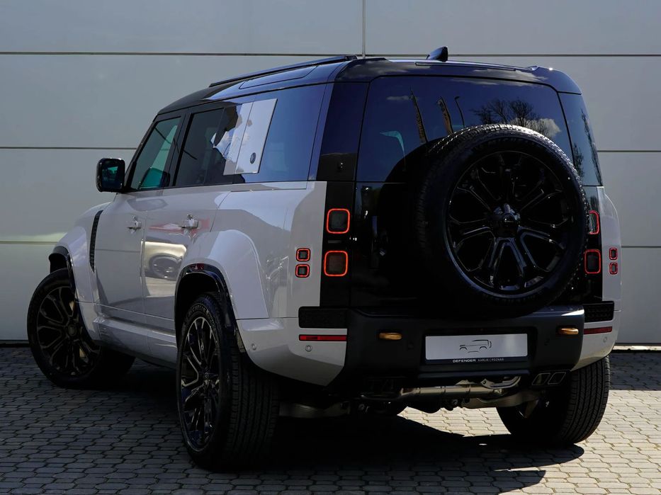 Land Rover Defender 4.4P V8 635 PS AWD Auto 110 OCTA