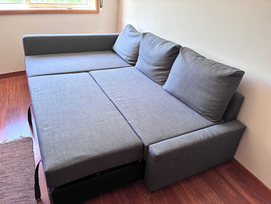 Sofá cama de 3 lugares da Ikea modelo FRIHETEN com arrumação.