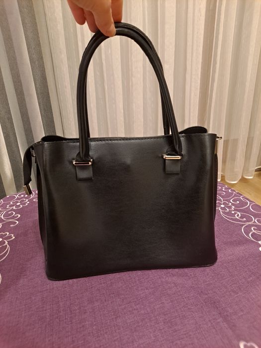 Czarna torebka do ręki