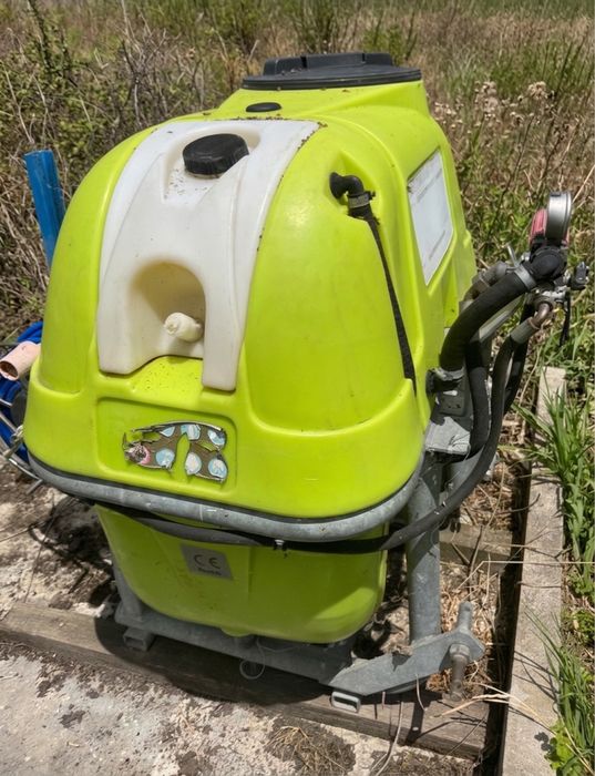 Pulverizador rocha 300L com mangueira