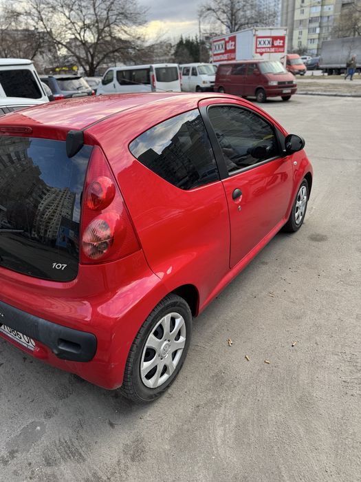 Peugeot 107 2011 року