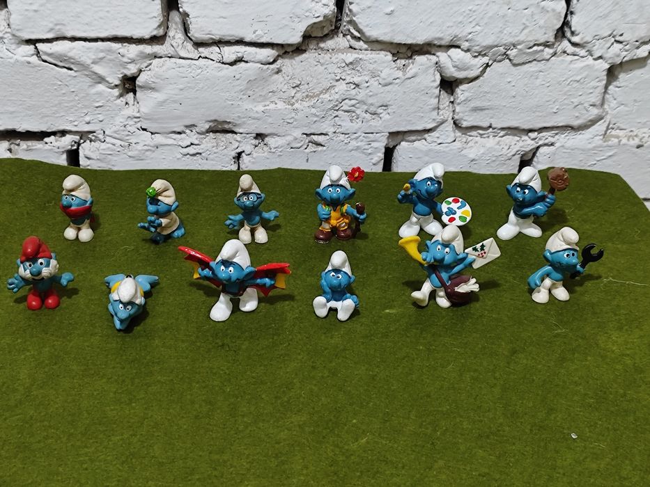 Schleich -Zestaw figurek smerfów z rożnych lat produkcji-12szt