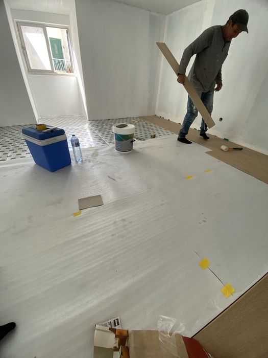 Pedreiro profissional – cerâmica, pintura, chão flutuante e betonilha