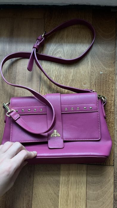 Torebka listonoszka medicine w kolorze malinowym