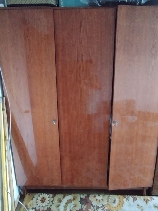 Шафа, на нiжках палiрована