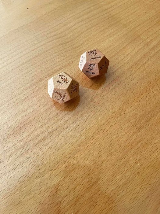 Dados de Madeira – Decidir Comida e Filmes – Novos