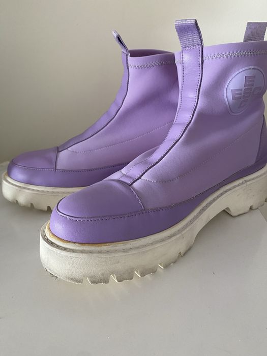 Botas #Esc usadas uma vez