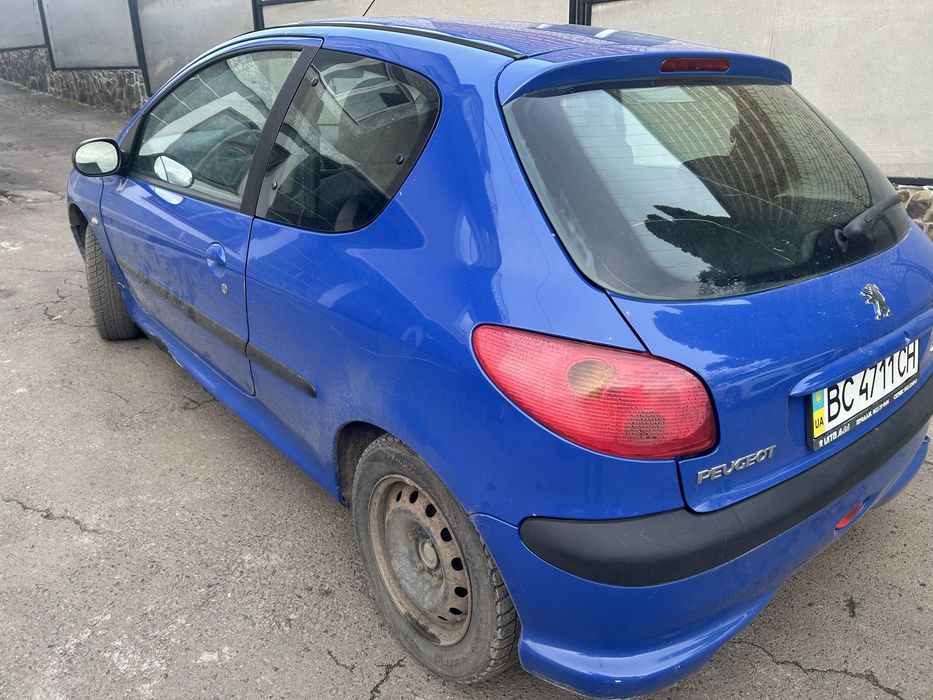 Автомобіль peugeot 206