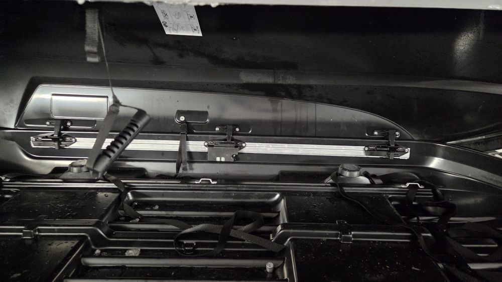 Bagażnik dachowy z relingami thule