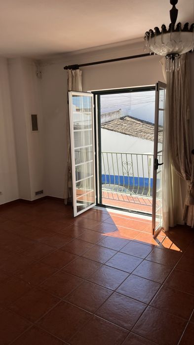 Moradia t4 com cave R/C 1 andar