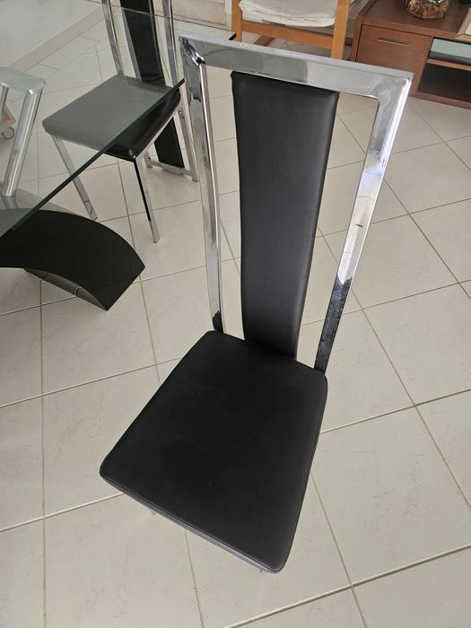 Mesa de jantar e 4 cadeiras