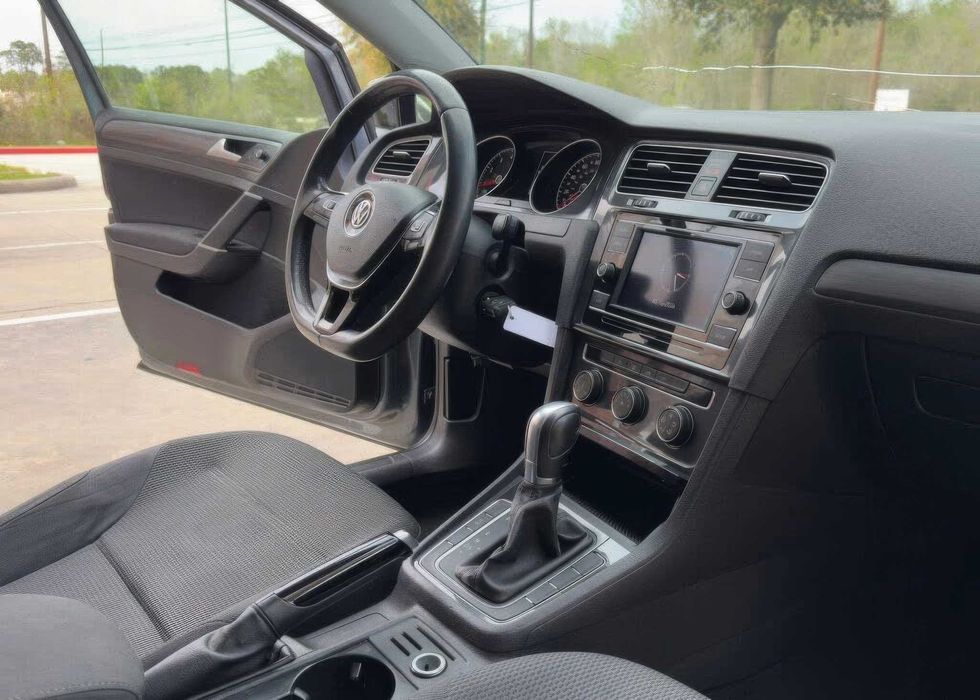 Volkswagen Golf      2020