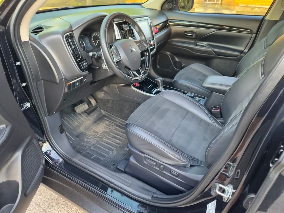 Mitsubishi Outlander  Мітсубісі Аутлендер