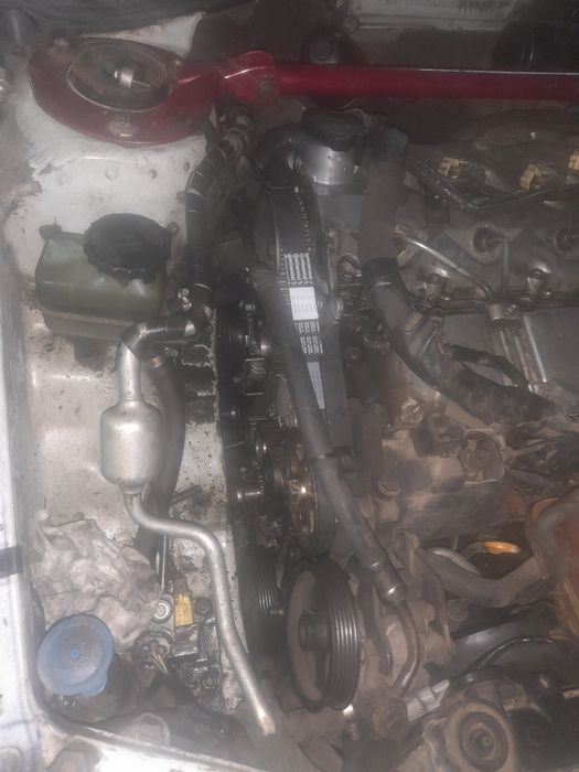 Toyota avensis t 22 , 2.0 td 2002 года